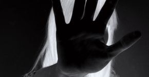 Vítima fala sobre estupro para conscientizar outras mulheres
