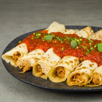 Featured mobile: Quer um jantar proteico e fácil? Aprenda a fazer esta panqueca com frango desfiado