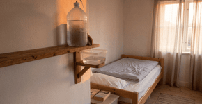 O truque alemão para refrescar o quarto sem precisar de ar condicionado: basta uma garrafa