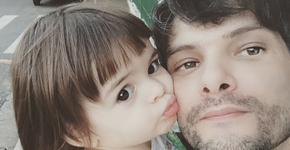 Pai resolve ir para a Finlândia ao descobrir que teria uma menina
