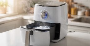Eu nunca mais esfreguei minha Air Fryer depois que descobri esse truque de limpeza