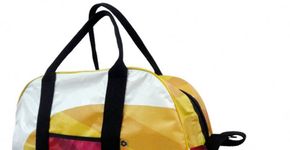 Acessórios sustentáveis produzidos reciclando banners e lona vinílica