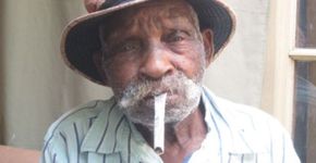 Aos 114 anos, homem mais velho do mundo quer parar de fumar