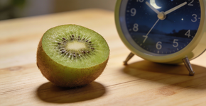 A fruta que ajuda você a dormir como rapidamente e é um poderoso antioxidante