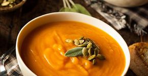 Espante o frio e ainda emagreça com duas receitas de sopas detox