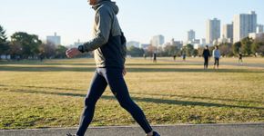 Sair para caminhar em vez de ir para academia ajuda muito, mas só funciona se a caminhada durar no mínimo 30 minutos seguidos, sem interrupções e a uma velocidade constante de 5 km/h