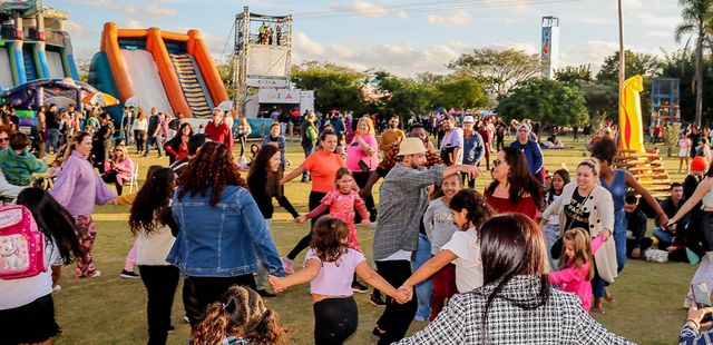 Arraiá do Família no Parque com a Hello Kitty