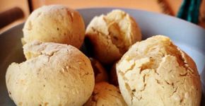 Pão sem queijo macio por dentro e crocante por fora
