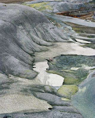 Os voluntários posaram em paisagens naturais exuberantes (Foto: Ruben Brulat)