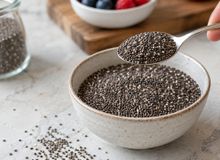 Featured side: Pequena no tamanho e rica em nutrientes: por que a chia chama tanta atenção na alimentação