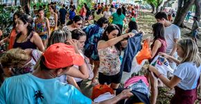 1ª Feira Grátis da Gratidão mobiliza praça de Fortaleza