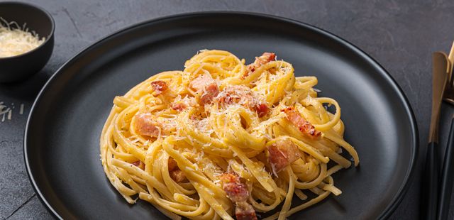 Espaguete à carbonara: simples, cremoso e cheio de sabor