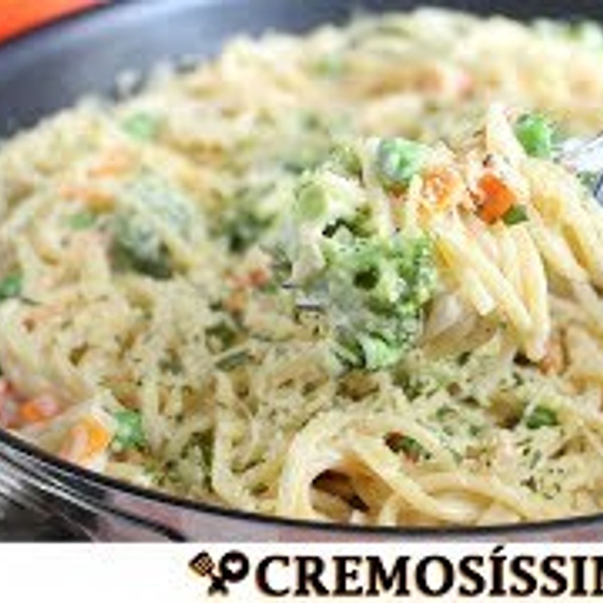 Macarrão cremoso com vegetais