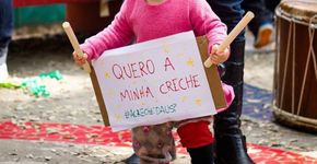 ‘Passeata dos bebês’ luta contra o fechamento da Creche da USP