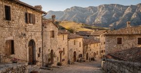 A vila de 115 habitantes está procurando novos moradores: oferece casa, emprego e uma nova vida tranquila nas montanhas europeias escondidas