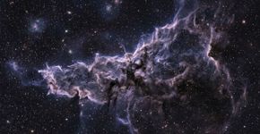 Cientistas investigaram os limites do sistema solar e detectaram uma estrutura luminosa inédita, revelando um novo enigma espacial nas proximidades da Terra
