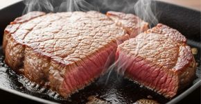 A carne ficará macia como uma nuvem: truque dos chefs com um único copo