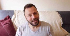 Jovem poliglota ensina várias línguas em canal no YouTube