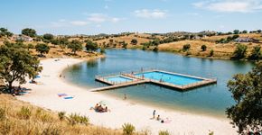Areia branca e piscinas flutuantes: Um paraíso que está conquistando seus visitantes com paisagens lindas