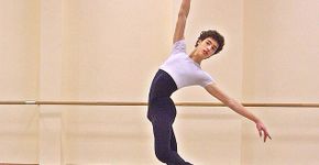 Jovem de família pobre é 1º brasileiro formado na sede de Bolshoi