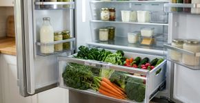 A gaveta de legumes da geladeira não está ali apenas para organizar: veja o que muda naquele espaço