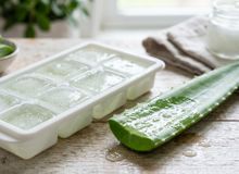 Featured side: O truque do gel de babosa congelado que está revolucionando os cuidados com a pele e ajuda no efeito glow instantâneo com redução do inchaço matinal