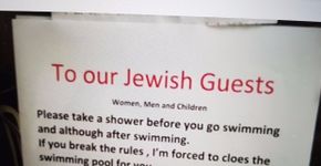 Hotel fixa cartaz com recado para judeus e é acusado de xenofobia