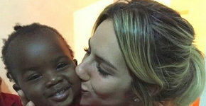Foto rara de Titi bebê ao lado de Gio Ewbank é muito amor!