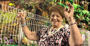 ‘Na folia, a gente se transforma’, diz avó estreante no sambódromo