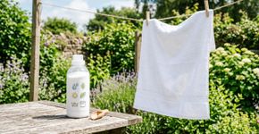 Se a toalha está com cheiro azedo, coloque 1 colher deste pó na lavagem: o percarbonato ajuda a remover o odor e higienizar as fibras