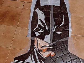 Mosaico Arteiro cria escultura do Batman com 2 mil cápsulas de café no Festival Grão & Torra