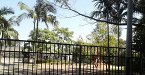 Grade no jardim do MuBE impede acesso dos visitantes do MIS