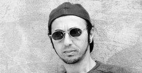Zeca Baleiro participa de debate sobre poesia em biblioteca