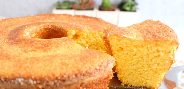 Bolo de cuscuz fácil e sem glúten: 5 minutos de preparo e um sabor incrível