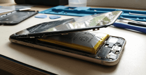 Sinal de que a bateria do celular está inchando e trazendo perigo para o aparelho