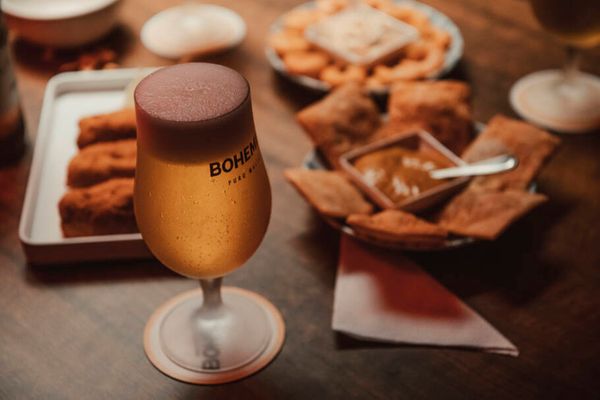 Aqui no Brasil, um bom exemplo no uso do lúpulo para criar uma cerveja de qualidade é a da Cervejaria Bohemia
