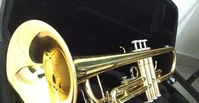 Anunciantes trocam trompete, harpa e outros instrumentos musicais