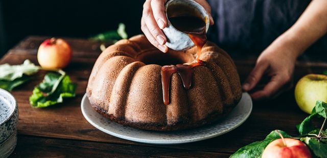 Bolo de maçã com canela irresistível e fácil