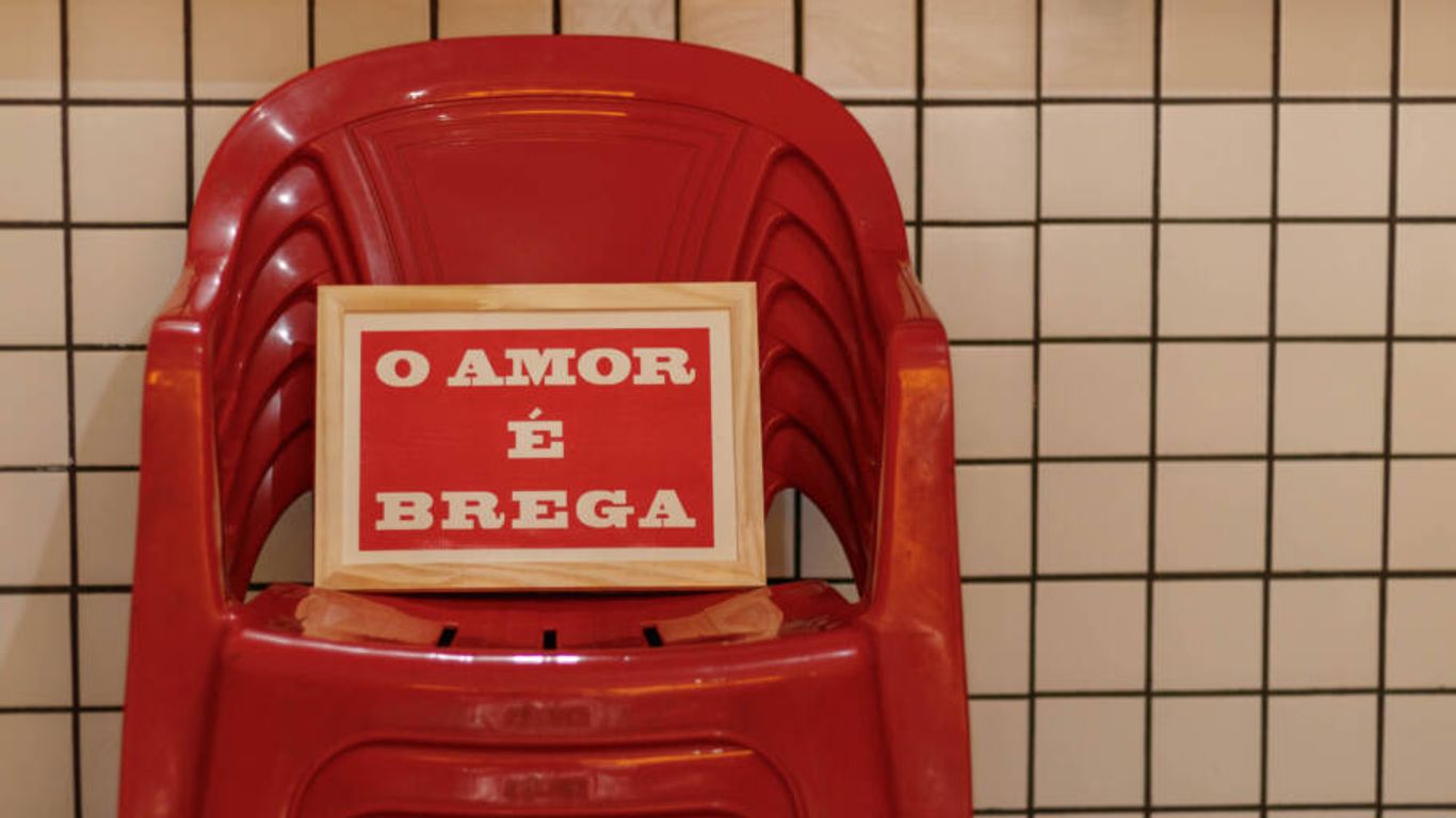 Quintal explora carimbos e risografia para imprimir artes com brasilidade e humor