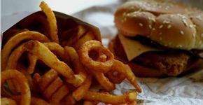 Estudo relaciona consumo de fast food a fraco desempenho escolar