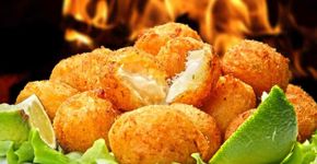 7 lugares onde você tem que provar o bolinho de bacalhau