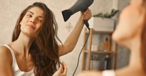 Excesso de calor e pentear com força: veja hábitos comuns que podem quebrar o cabelo