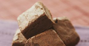 Aprenda a fazer um brownie com ovos de Páscoa
