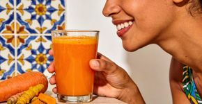 Quais são os benefícios de beber suco de cenoura com cúrcuma?