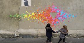 Artista faz origami e cria desenhos em grandes cidades