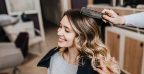 Fez luzes ou mechas? Veja 6 cuidados para evitar danos aos cabelos