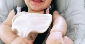 Bernardo, de 5 meses, já faz exercícios com a mãe no sling