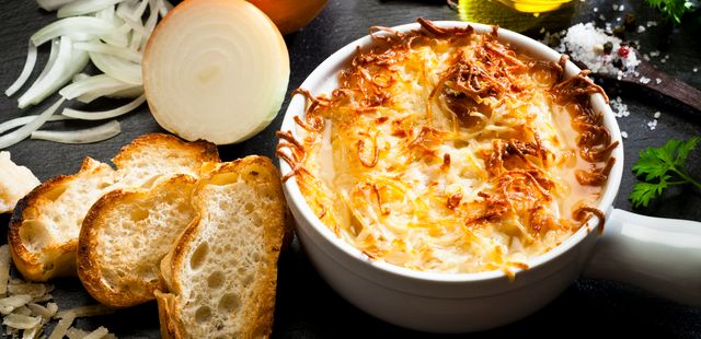Descubra o segredo francês por trás da melhor sopa de cebola do mundo!