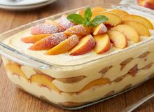 Featured side: Como preparar uma charlotte de pêssego com 1 lata de pêssegos em calda e 5 ingredientes