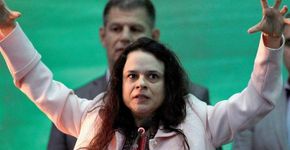 Janaina Paschoal chama os Bolsonaros de malucos